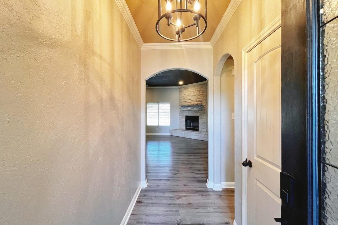 5518 104th St - Photo 3 of 31