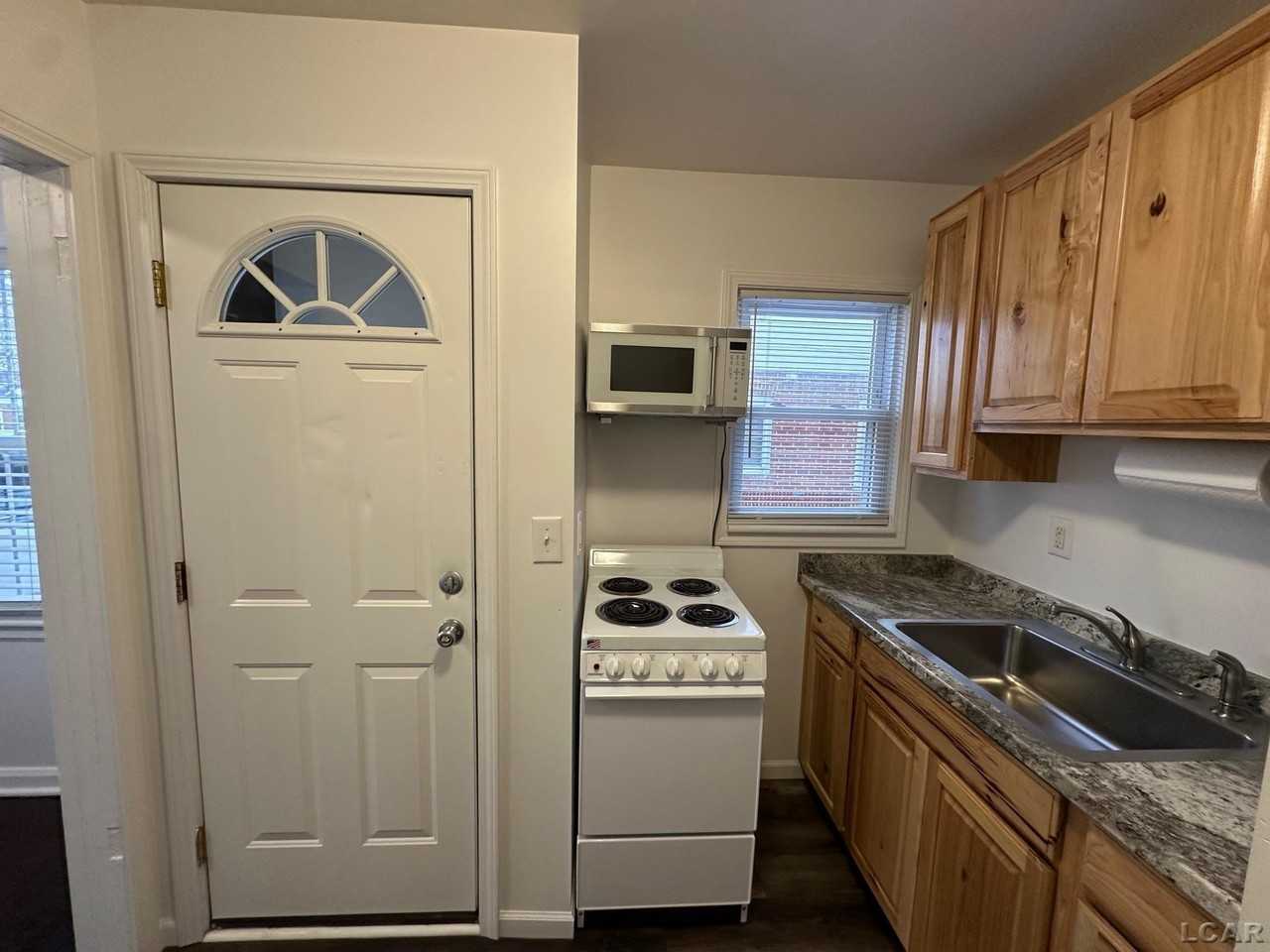 530 Northwestern Dr - Photo 3 of 10