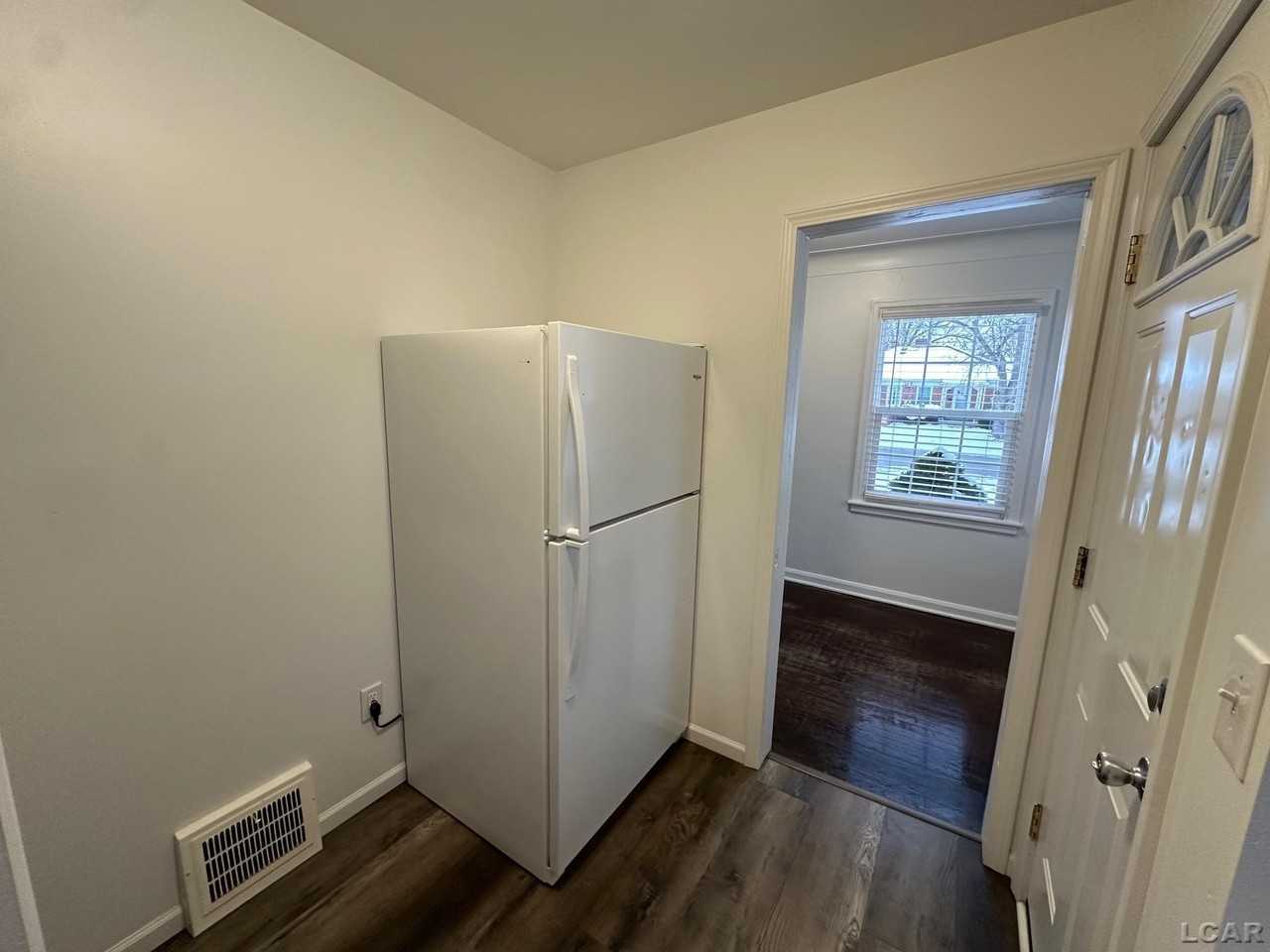 530 Northwestern Dr - Photo 4 of 10