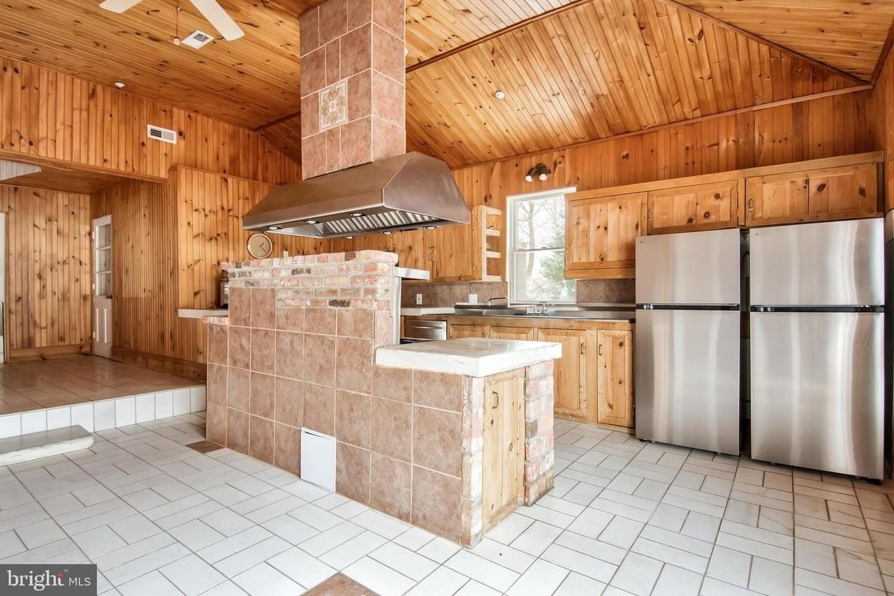 6561 Shady Side Rd - Photo 4 of 26