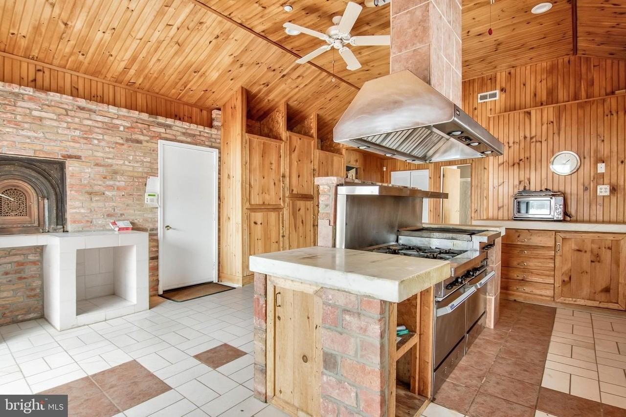 6561 Shady Side Rd - Photo 7 of 26