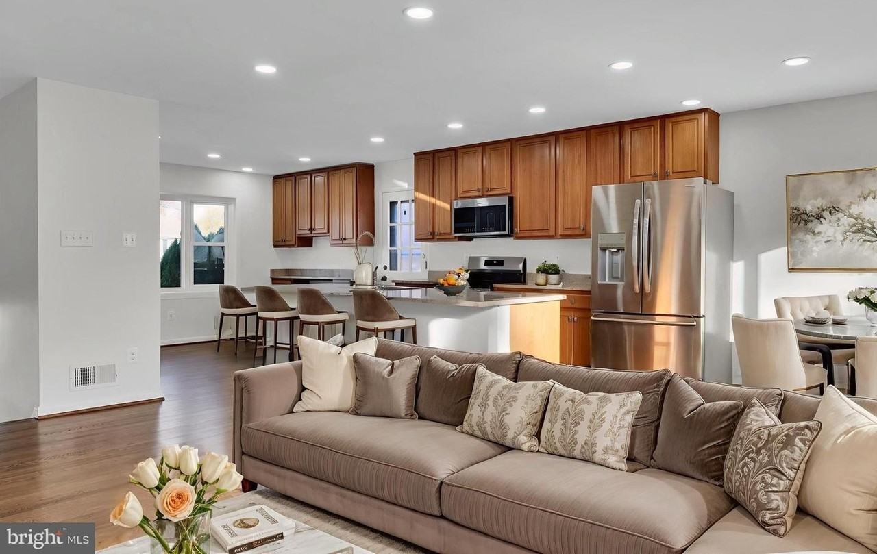 4224 Kinmount Rd - Photo 5 of 40