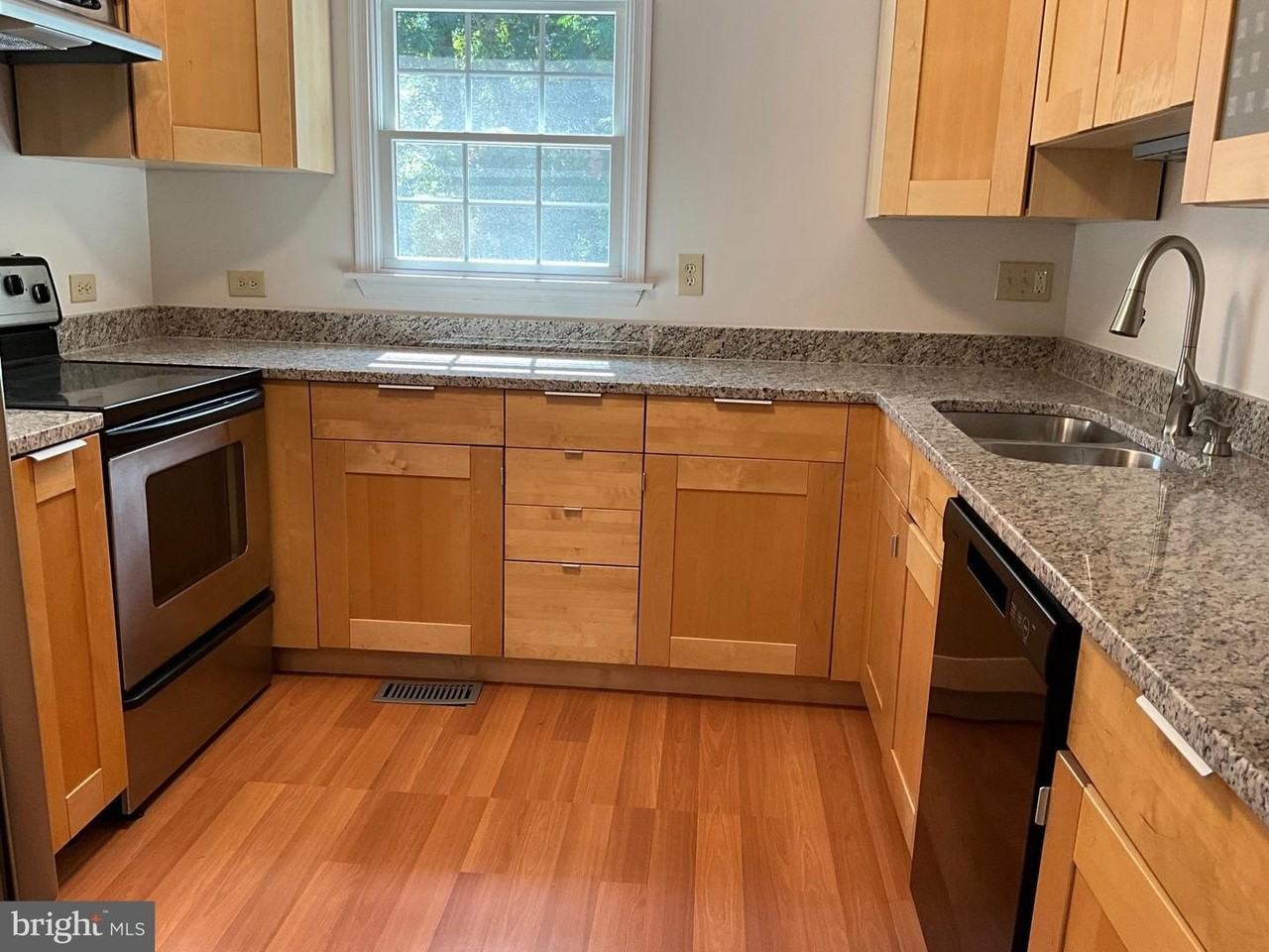 6327 Joslyn Place - Photo 5 of 44