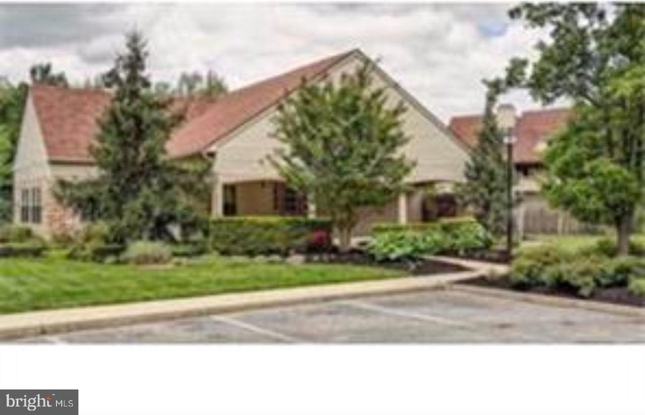 296 Tavistock - Photo 3 of 21