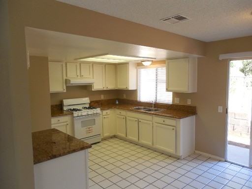 10533 Gramercy Pl - Photo 3 of 7