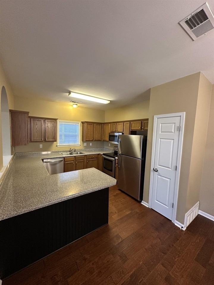 1354 Island Pl E - Photo 5 of 21