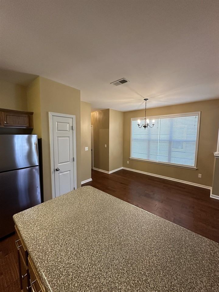 1354 Island Pl E - Photo 7 of 21