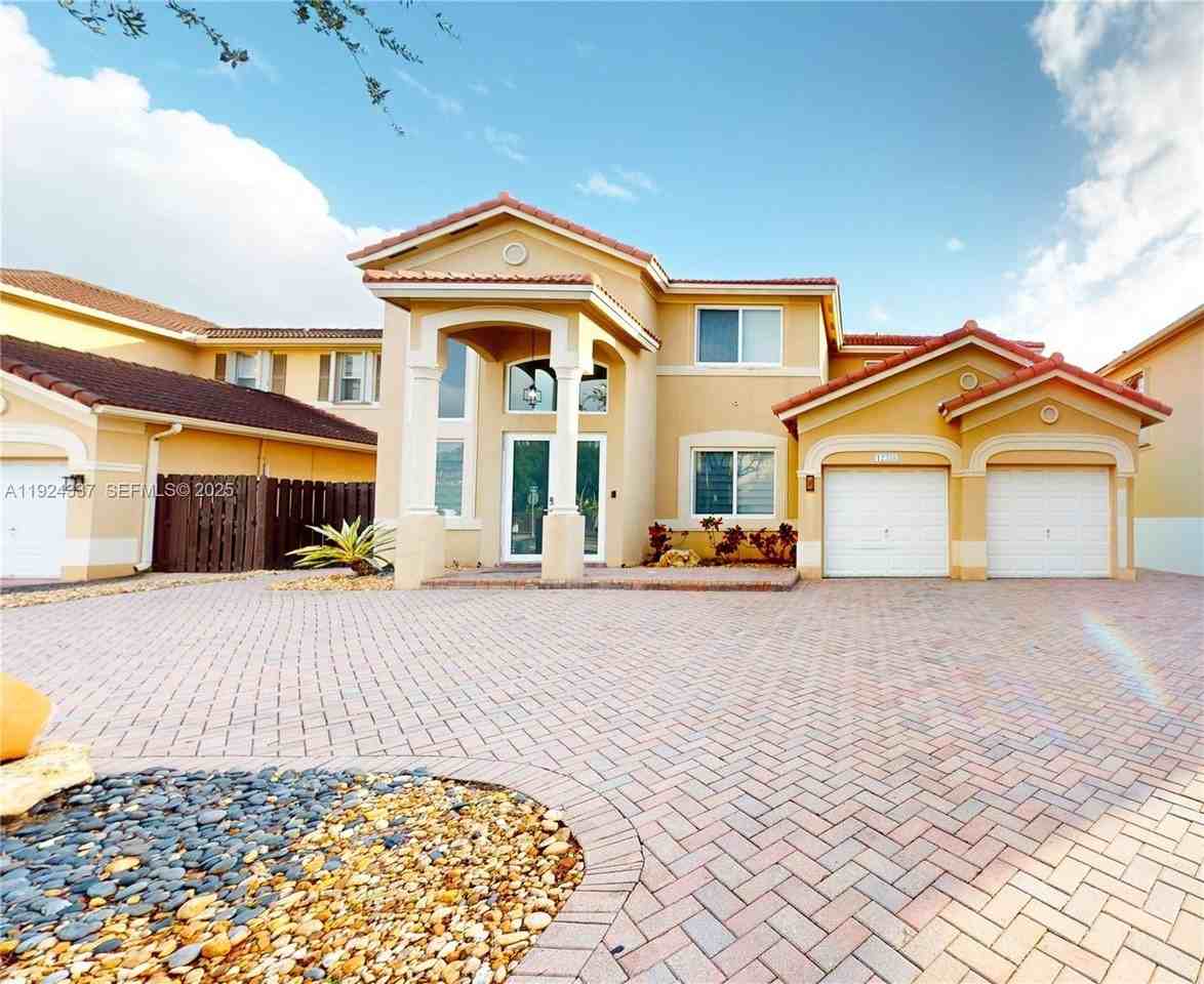 12358 Sw 125th Ter - Photo 2 of 45