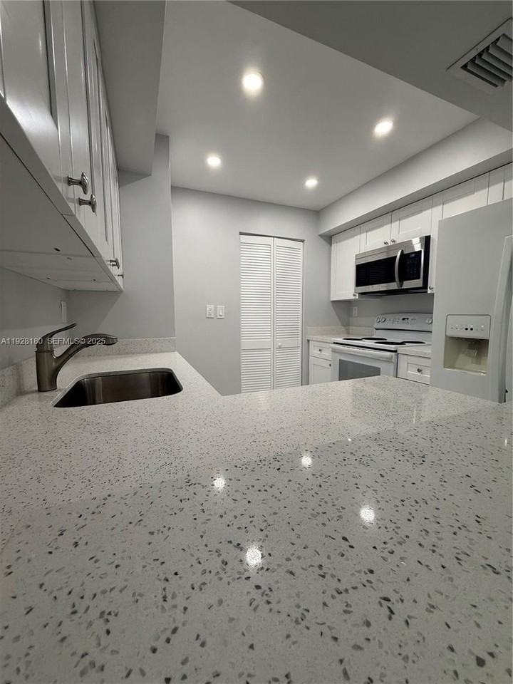 11790 Sw 18th St #219-3