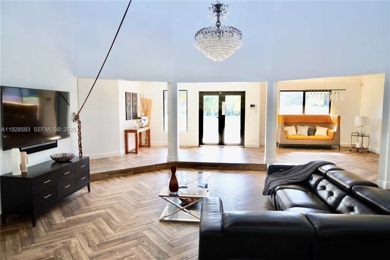 18901 Sw 50th St - Photo 7 of 50