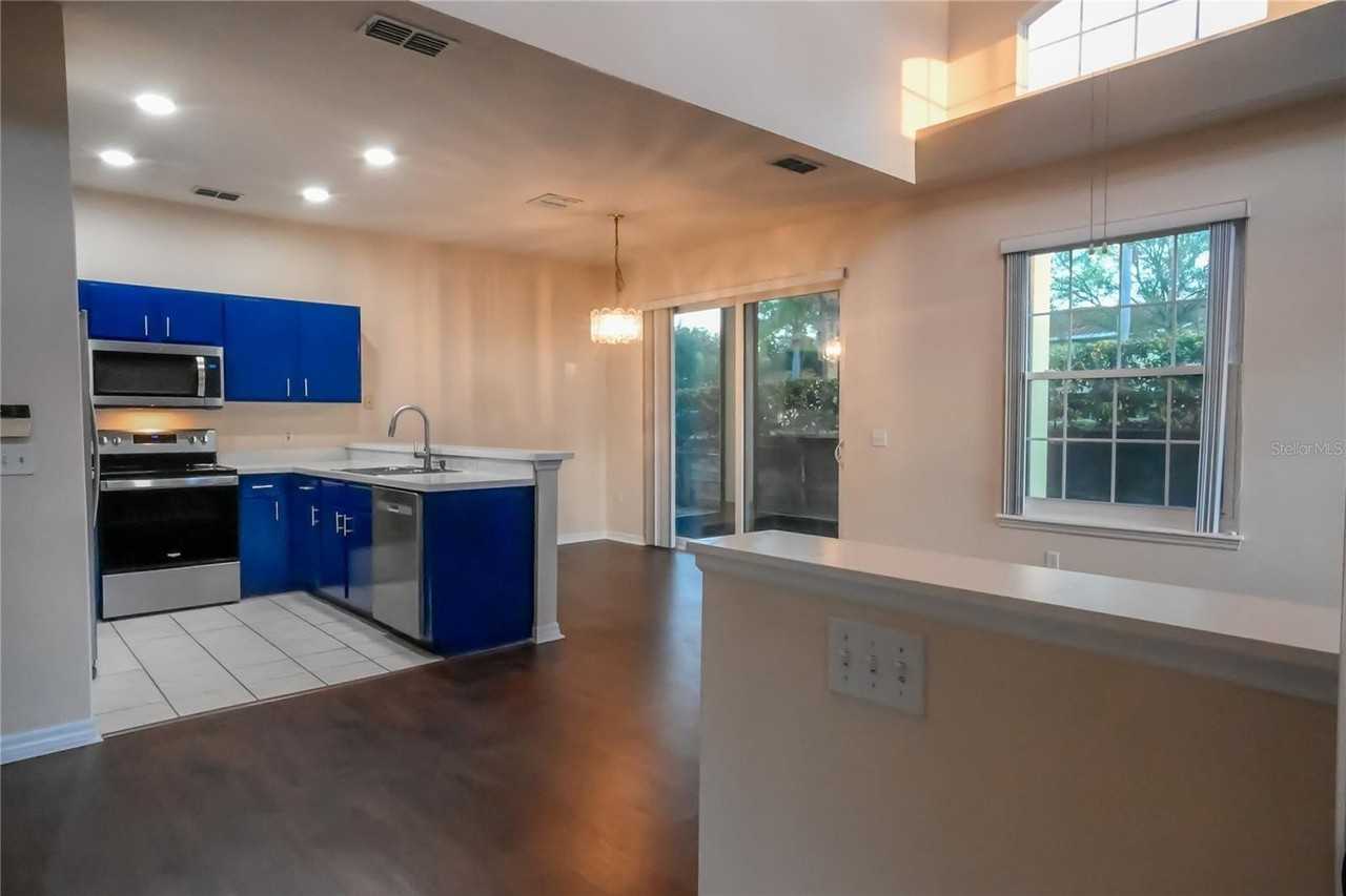 704 Monroe Circle - Photo 4 of 42