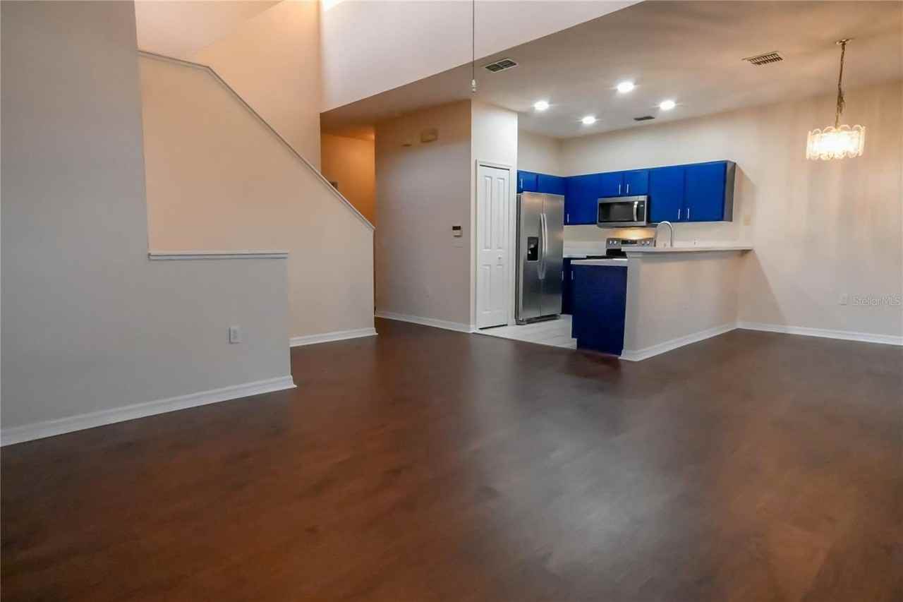 704 Monroe Circle - Photo 6 of 42