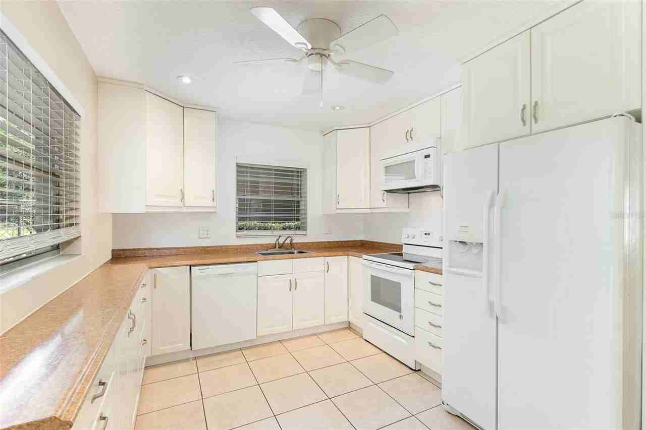 823 Field St - Photo 4 of 15