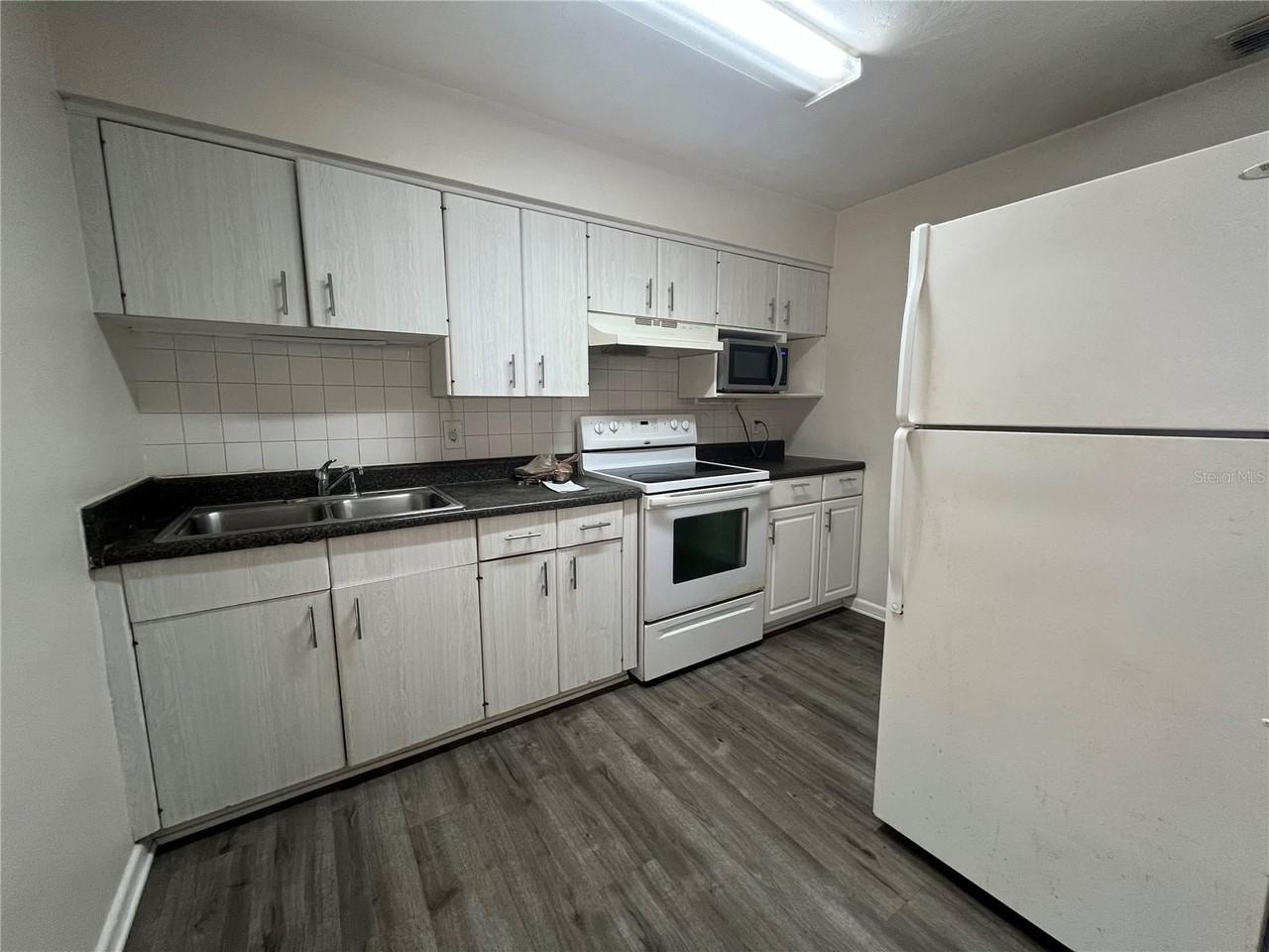 1068 Orienta Ave - Photo 5 of 10