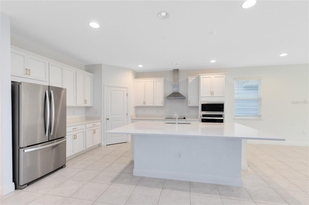 19331 Banfield Pl - Photo 2 of 29