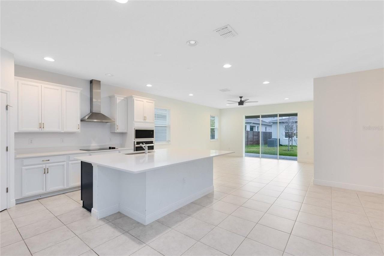 19331 Banfield Pl - Photo 4 of 29