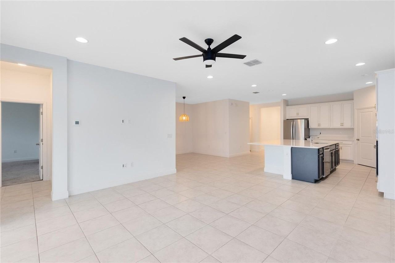 19331 Banfield Pl - Photo 6 of 29