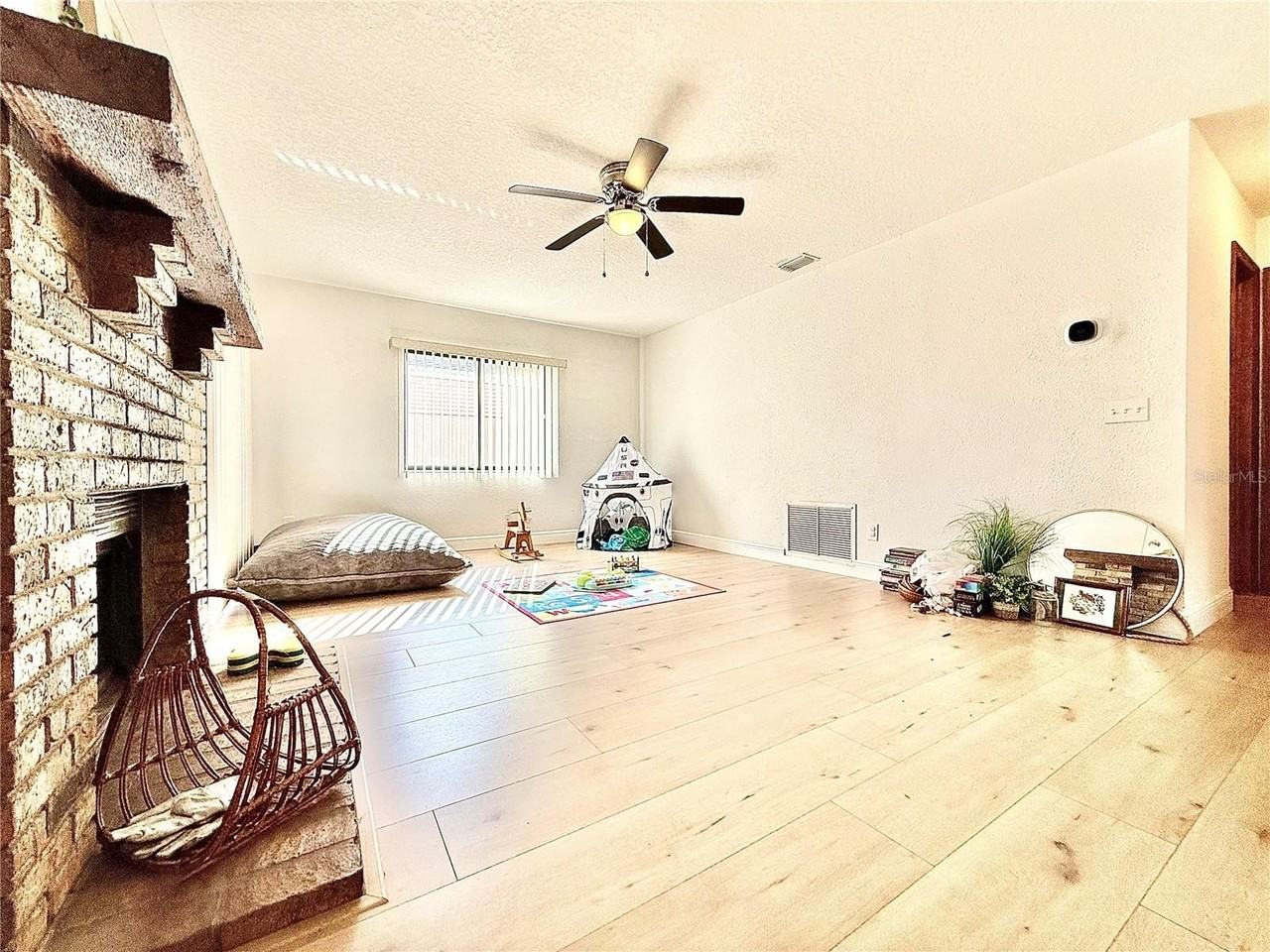 435 Loblolly Ln - Photo 5 of 26