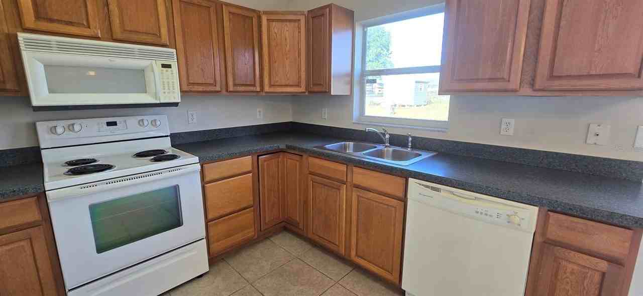 139 Juniper Loop - Photo 3 of 13