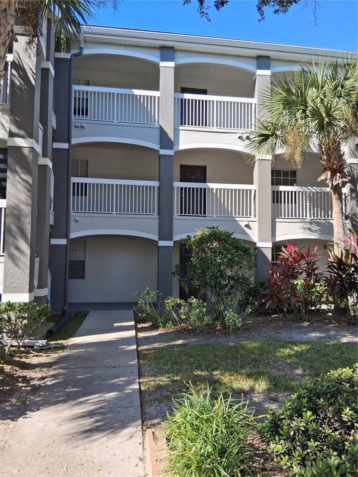 13827 Fairway Island Drive #1213