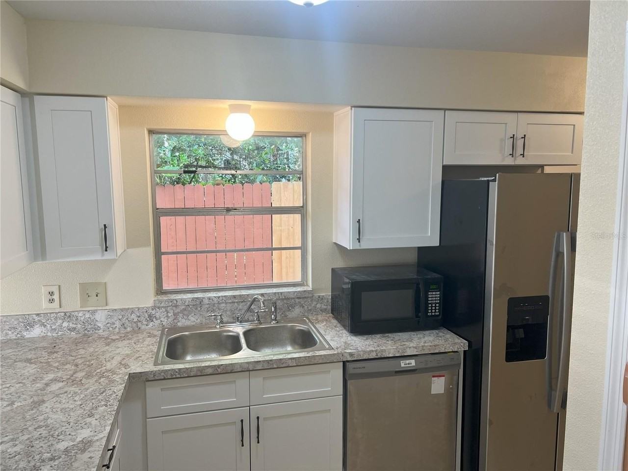 953 Monroe Ct - Photo 2 of 13