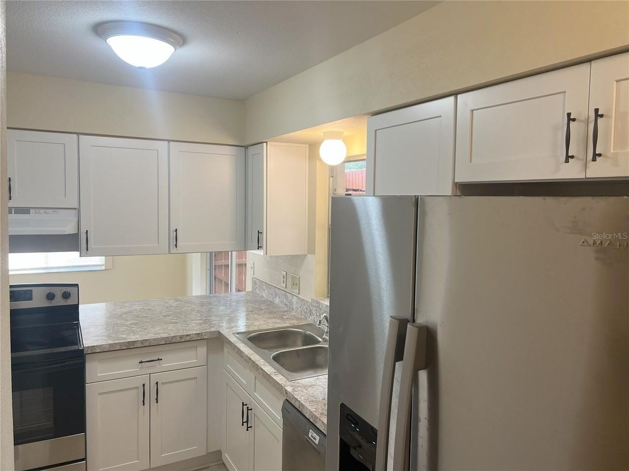 953 Monroe Ct - Photo 3 of 13