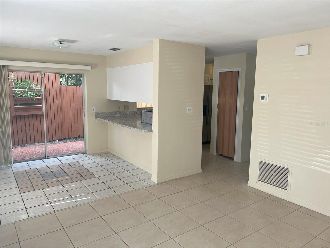 953 Monroe Ct - Photo 4 of 13