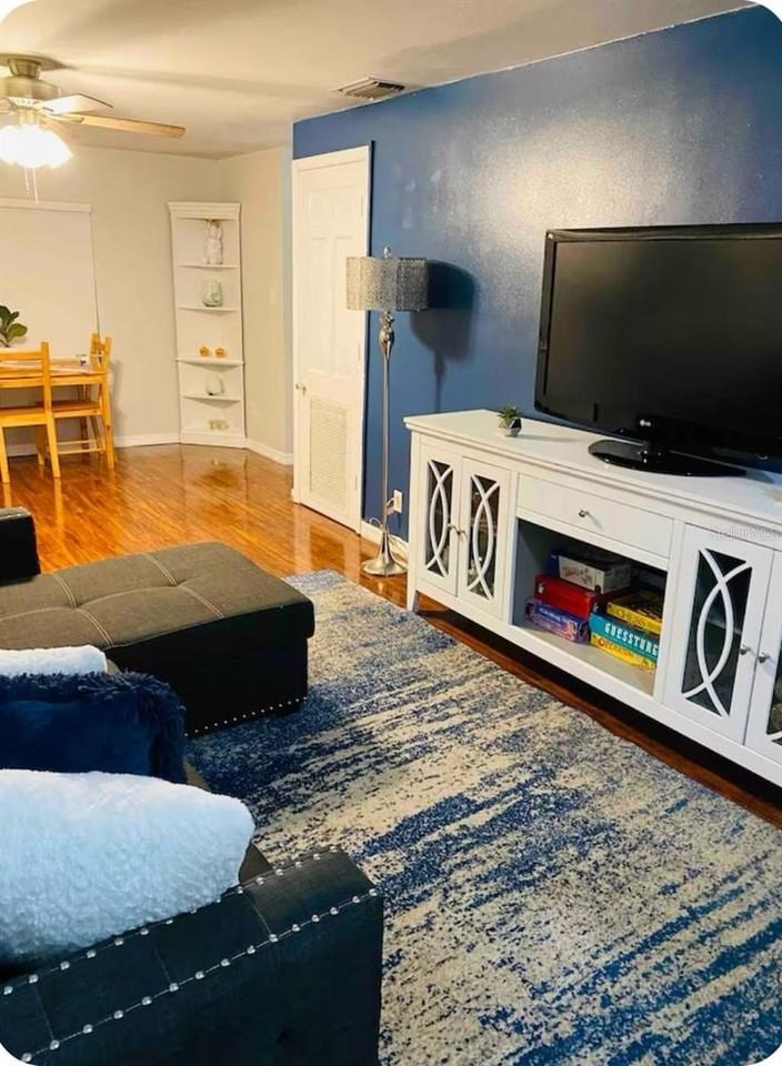 2521 Lorraine St - Photo 4 of 28