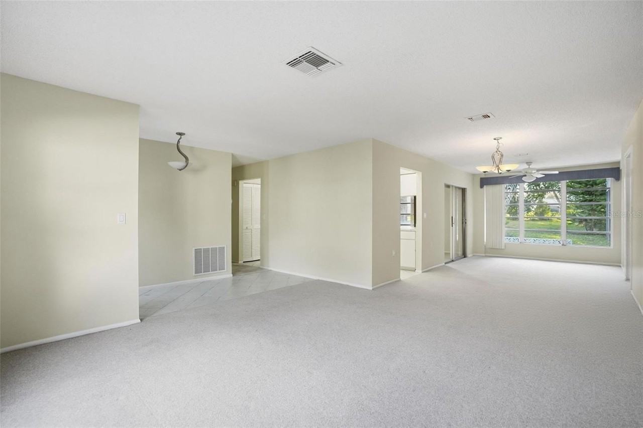 10535 Hardwood Ct - Photo 4 of 40