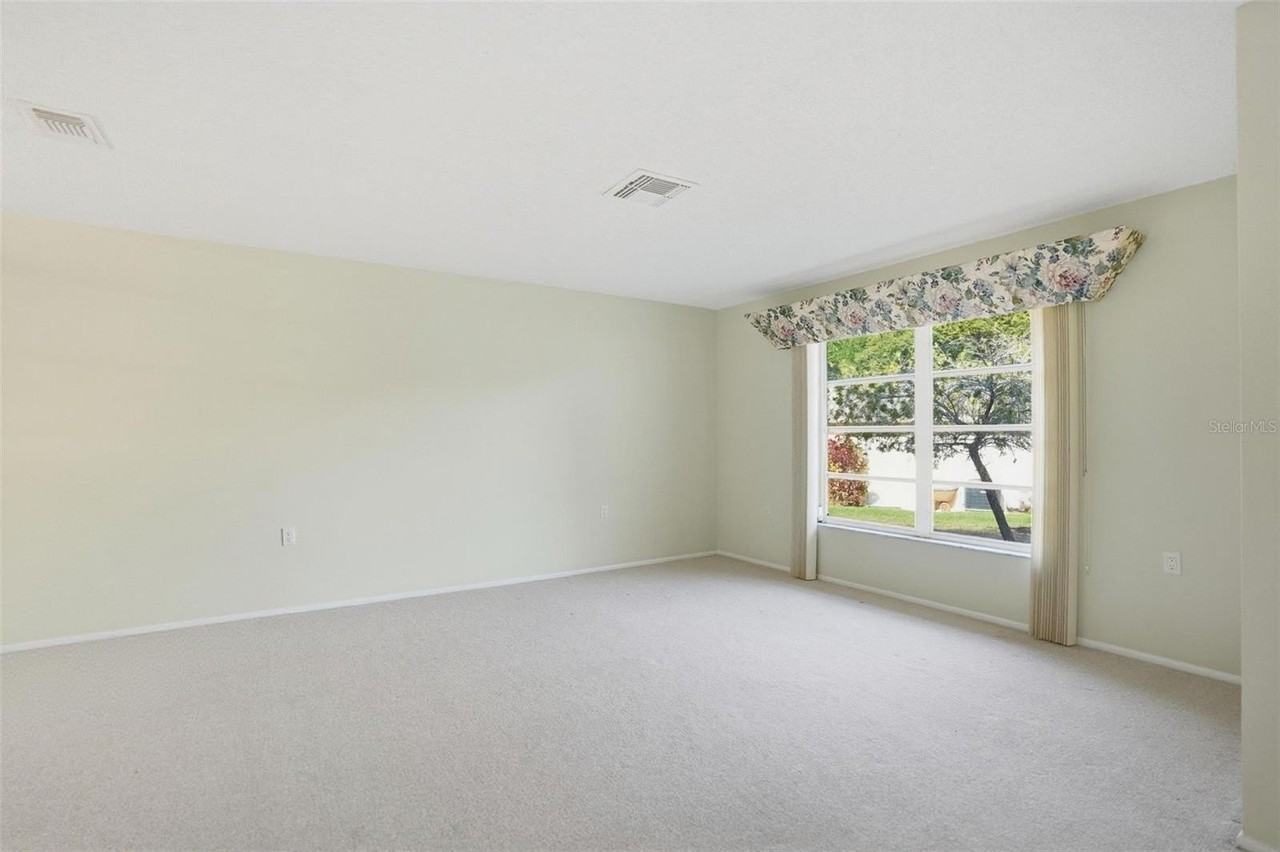 10535 Hardwood Ct - Photo 5 of 40