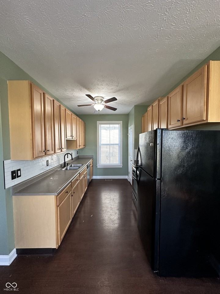 549 N Belmont Ave - Photo 6 of 20