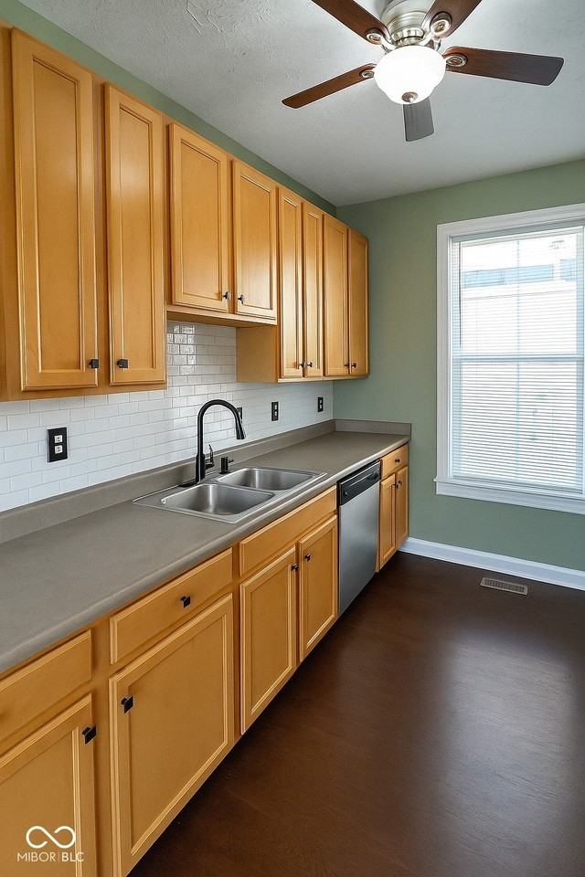 549 N Belmont Ave - Photo 7 of 20