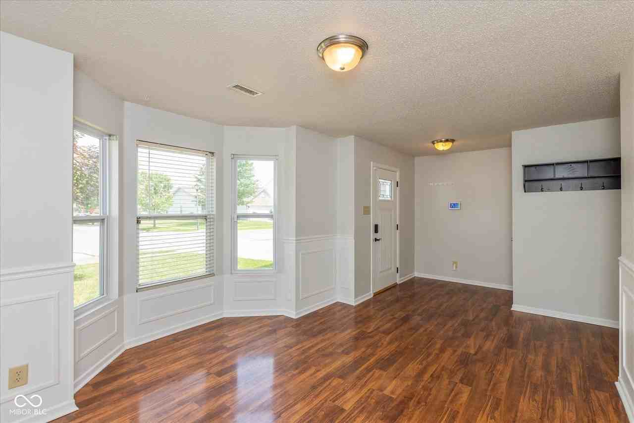 2372 Cedarmill Dr - Photo 2 of 24