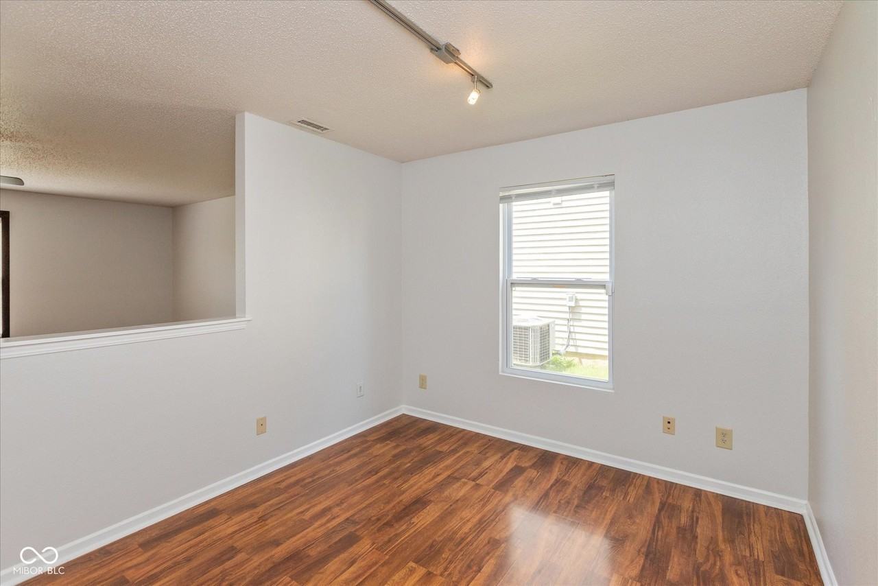 2372 Cedarmill Dr - Photo 4 of 24