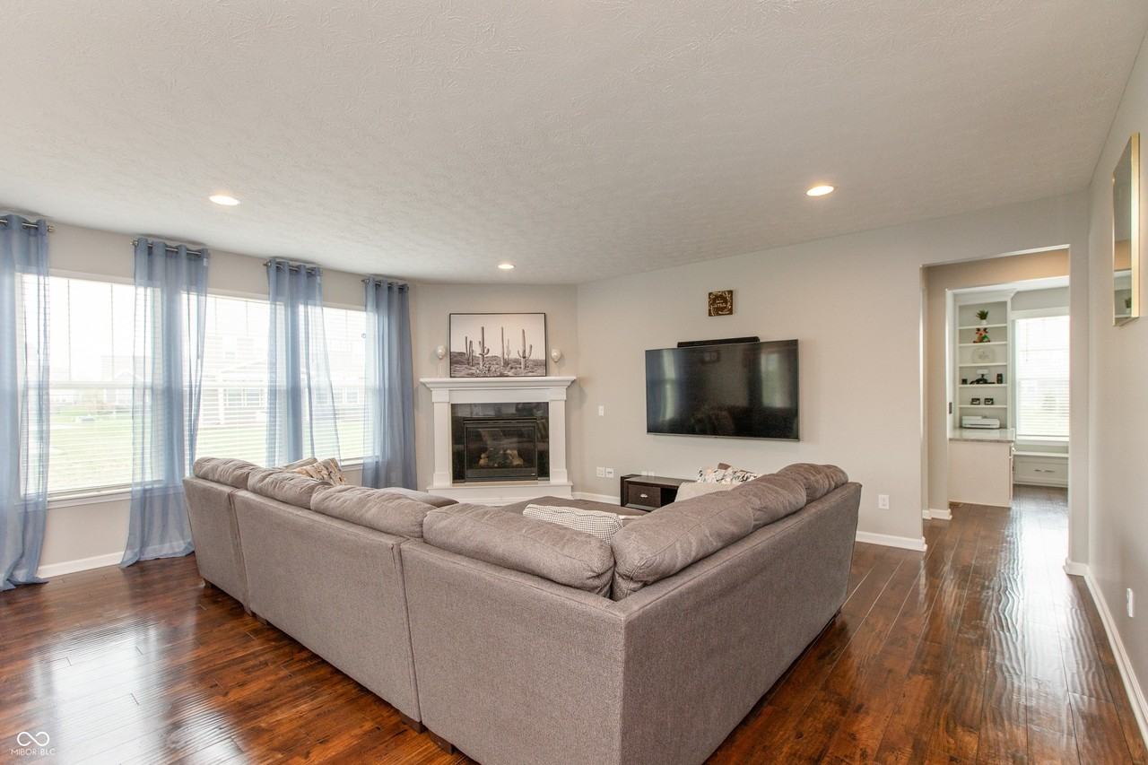 2473 Commons Ct - Photo 6 of 31