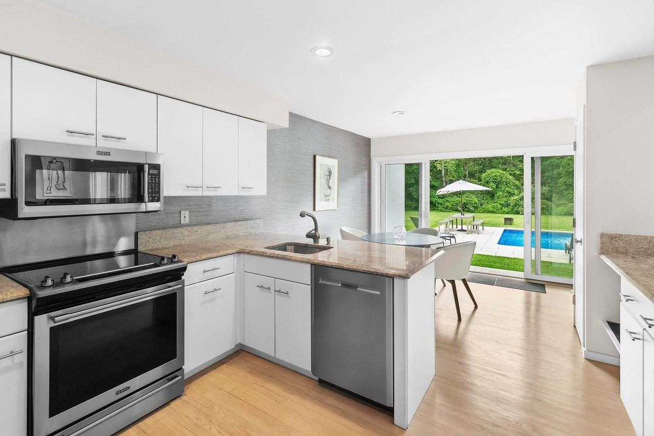 10 Fox Hollow Dr - Photo 4 of 21