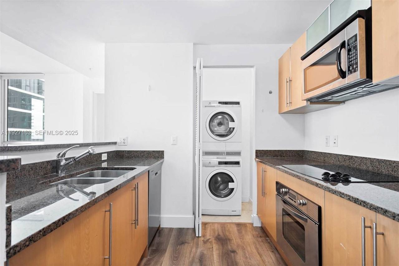 300 S Biscayne Blvd - Photo 3 of 8