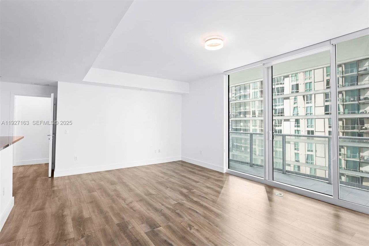 300 S Biscayne Blvd - Photo 5 of 8