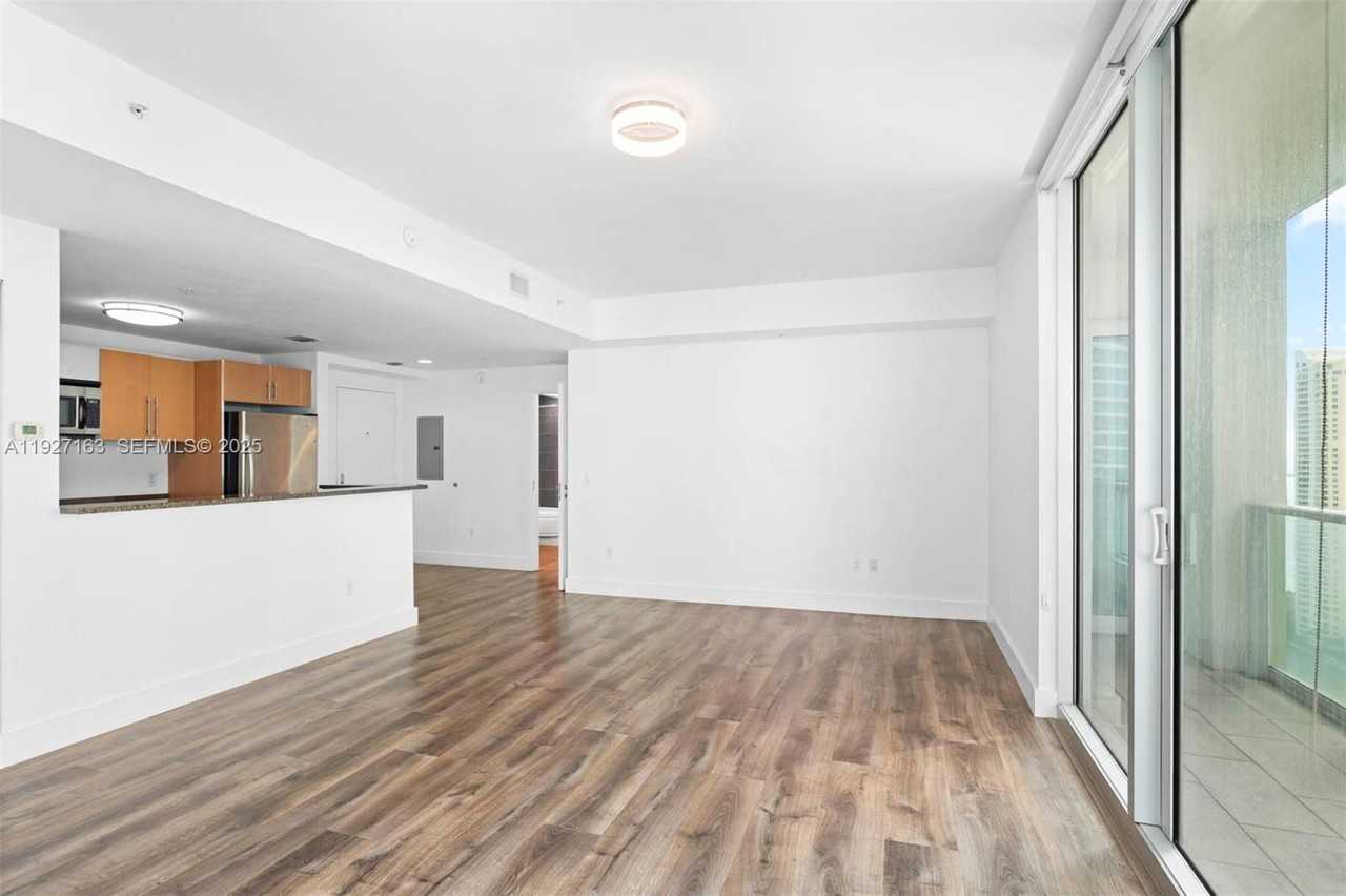 300 S Biscayne Blvd - Photo 6 of 8