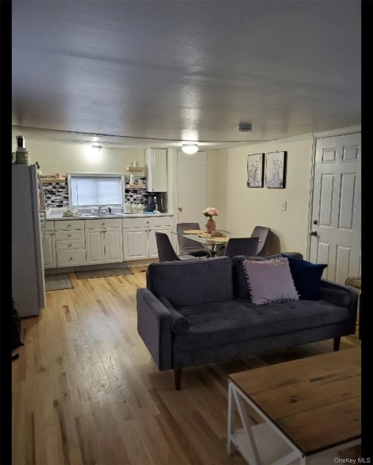 368 Union Ave - Photo 4 of 8