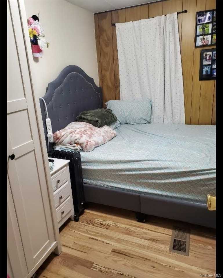 368 Union Ave - Photo 7 of 8