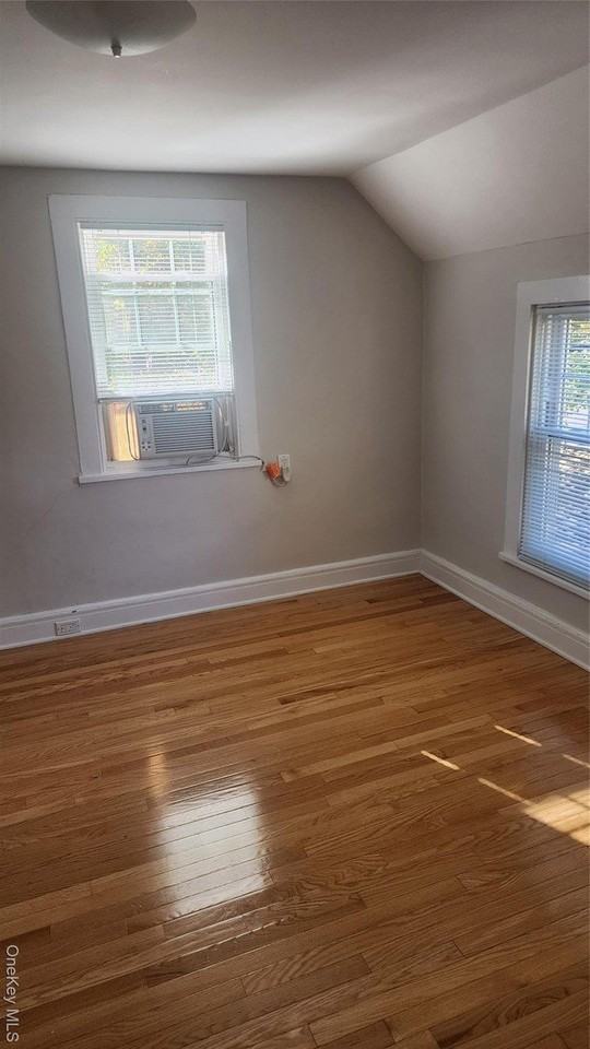 135 Harrison Ave - Photo 6 of 32