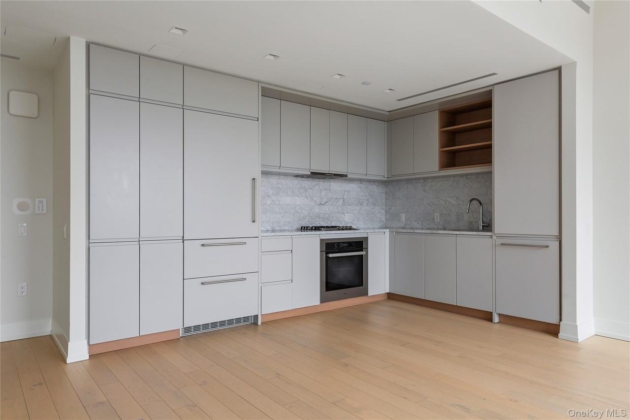 550 550 Vanderbilt Avenue Avenue unit: 915 #915 - Photo 2 of 12