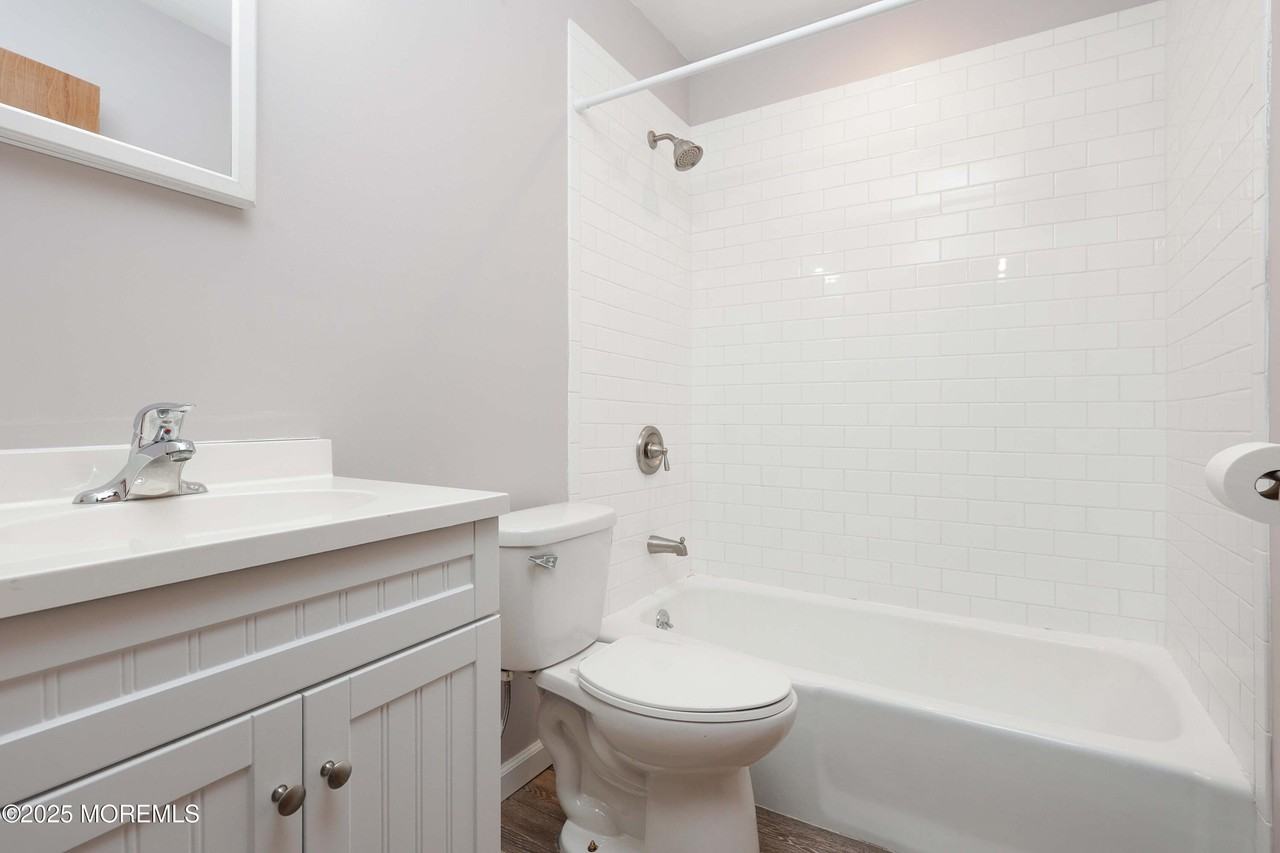 22 Commodore Ave Unit B - Photo 7 of 19