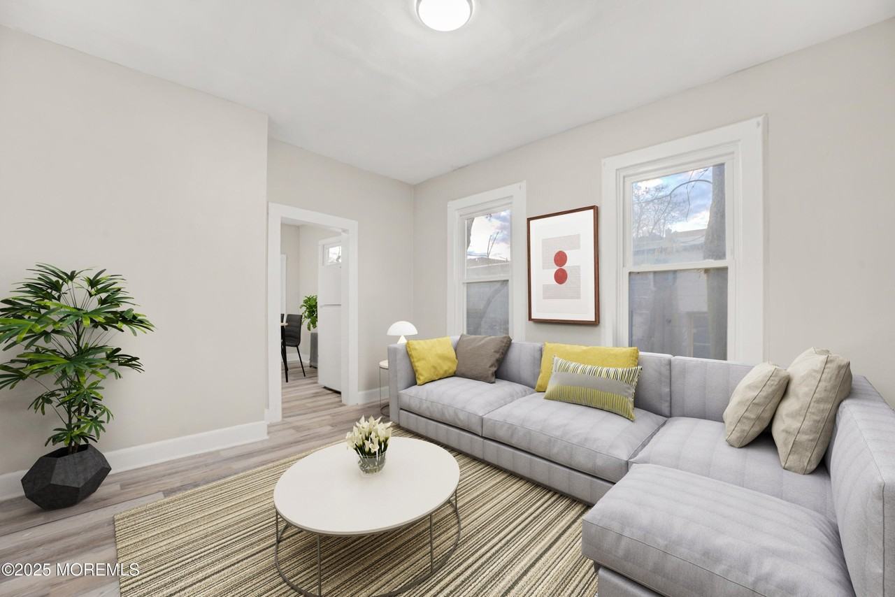 81 Holmes St - Photo 4 of 18