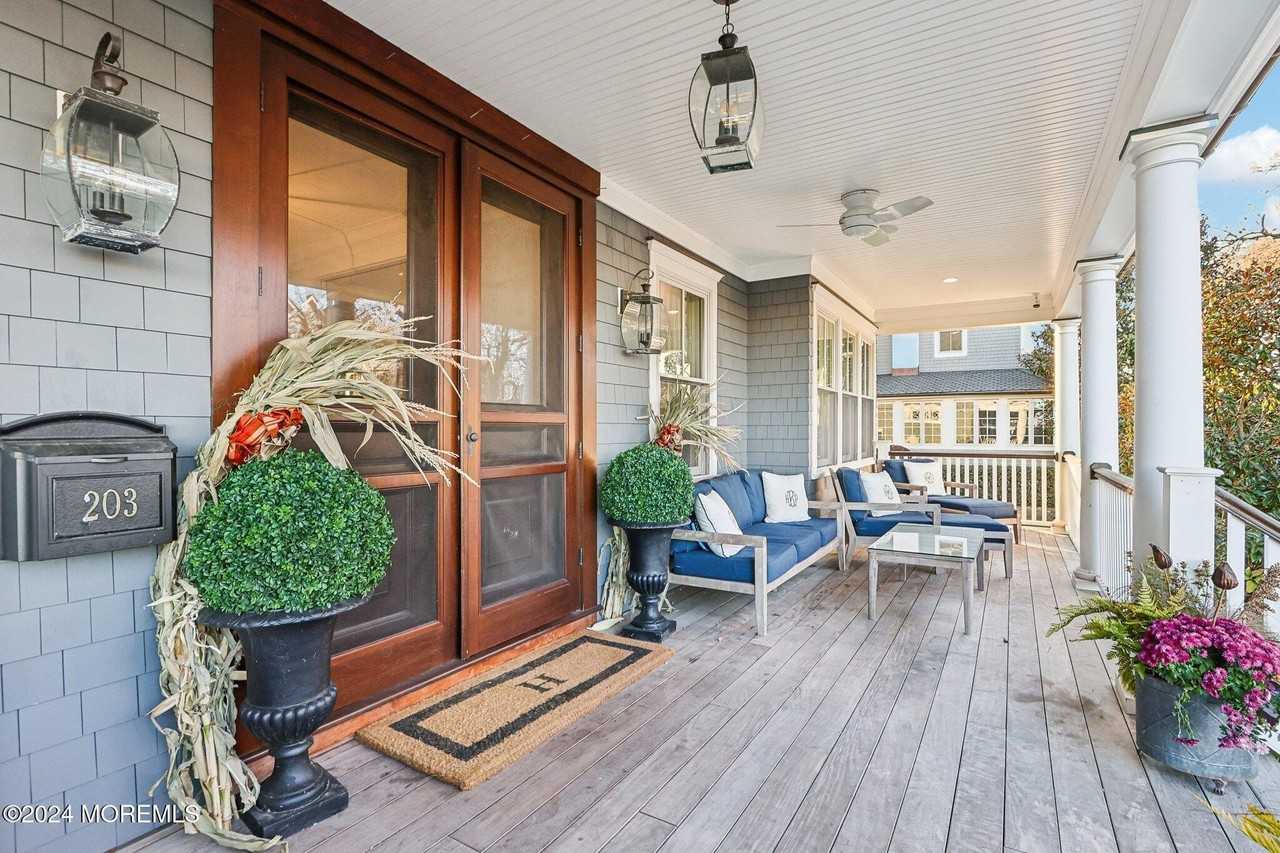 203 Monmouth Ave - Photo 5 of 50