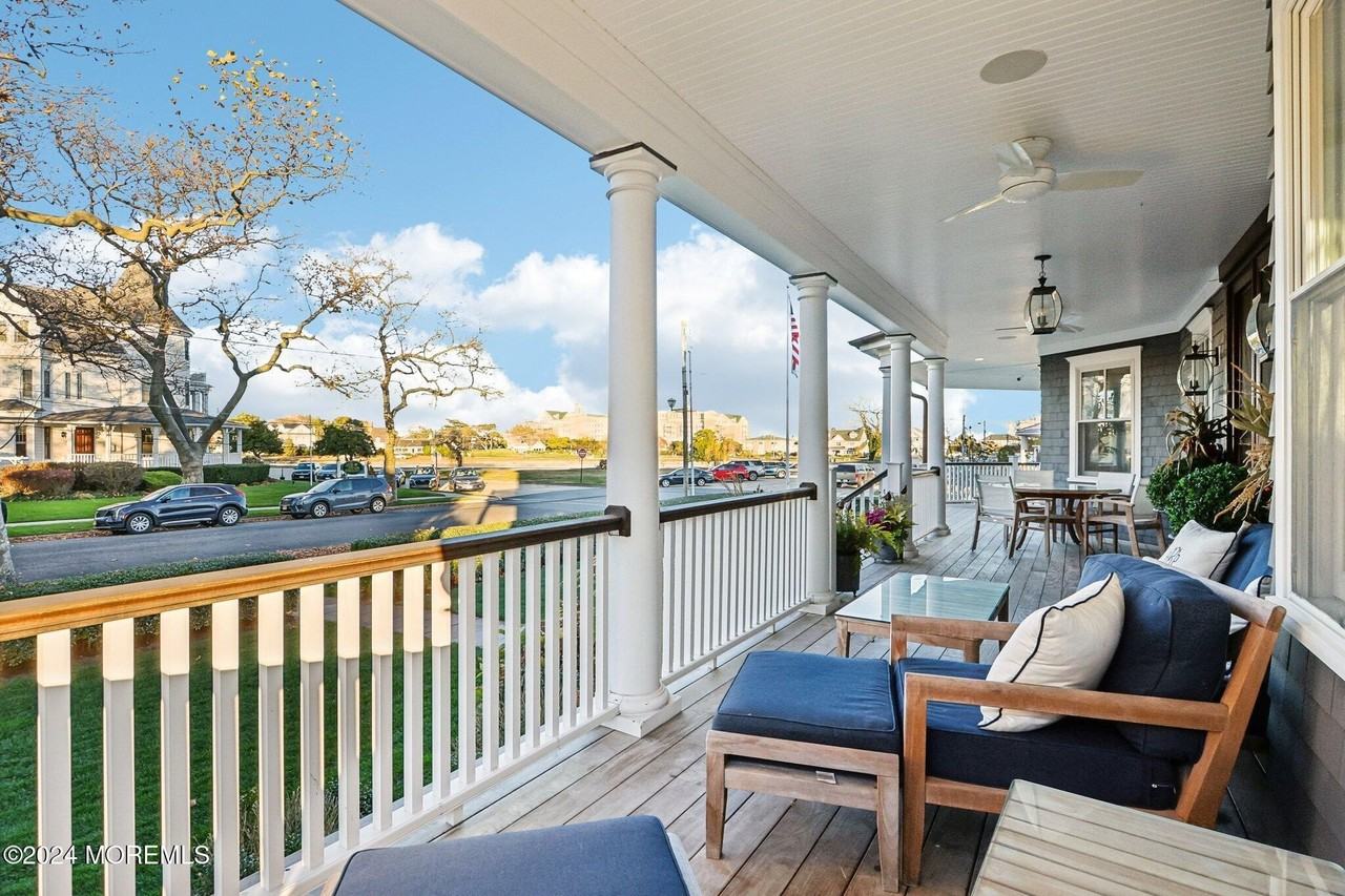 203 Monmouth Ave - Photo 7 of 50