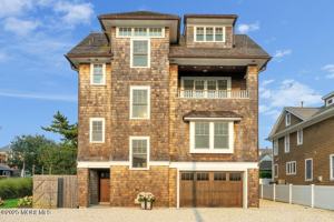 featured image of 985 Ocean Avenue