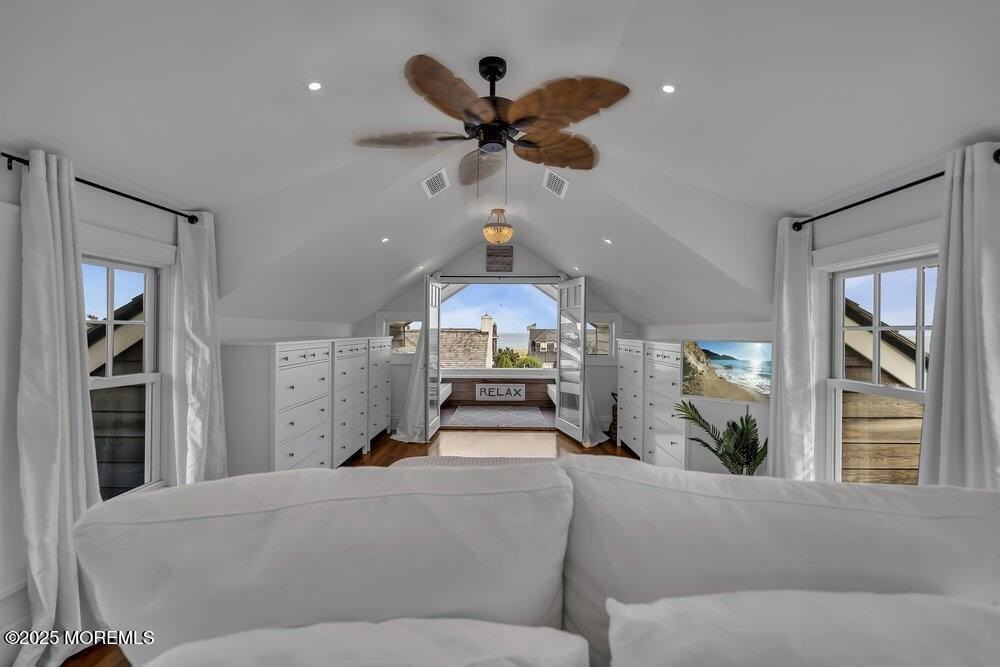 985 Ocean Ave - Photo 4 of 50