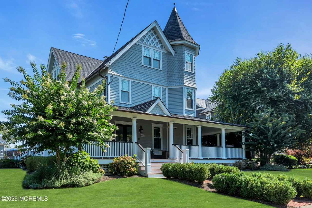 214 Monmouth Ave - Photo 3 of 50